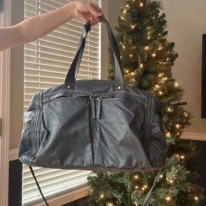 lululemon urban warrior duffle gym bag